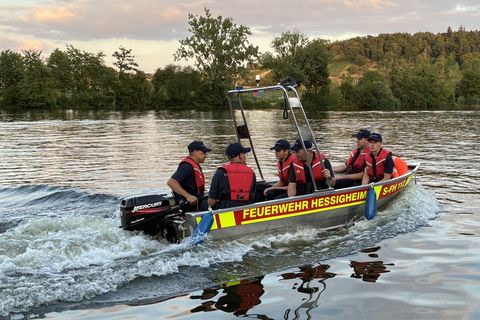 Rettungsboot auf dem Neckar