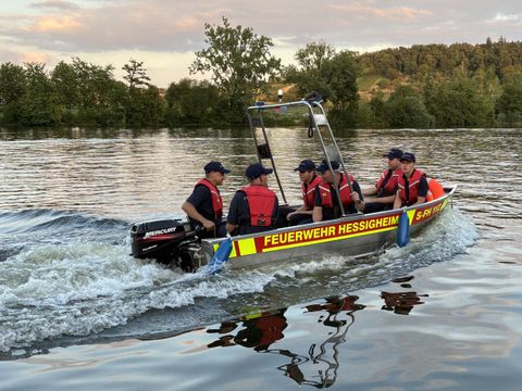 Rettungsboot auf dem Neckar