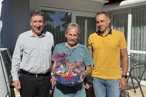 Kommandant Klaus Haug, Jubilar Herbert Eisele und Vizekommandant Alexander Petzold (von links)