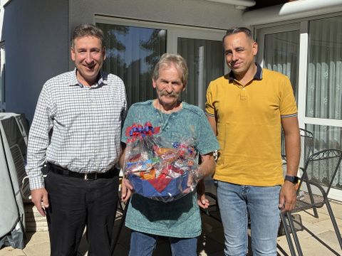 Kommandant Klaus Haug, Jubilar Herbert Eisele und Vizekommandant Alexander Petzold (von links)