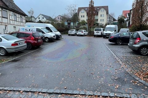 Ölunfall Parkplatz hinter dem Rathaus