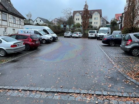Ölunfall Parkplatz hinter dem Rathaus