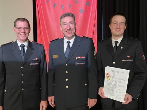 Jugendfeuerwehrwart Daniel Schaaf, Kommandant Klaus Haug, stellv. Jugendfeuerwehrwart Sven Jaksch (von links)