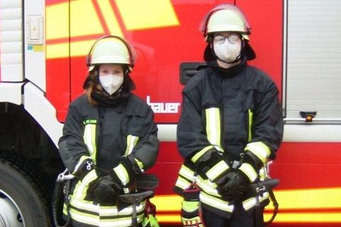 Unsere neuen Einsatzkräfte Lea Melder und Fabian Staiger nach bestandener Abschlussprüfung