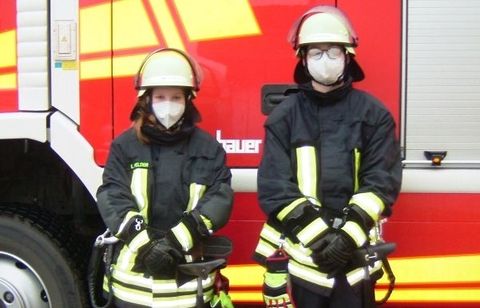 Unsere neuen Einsatzkräfte Lea Melder und Fabian Staiger nach bestandener Abschlussprüfung